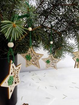 Weihnachtsstern mit grüner Schneeflocke